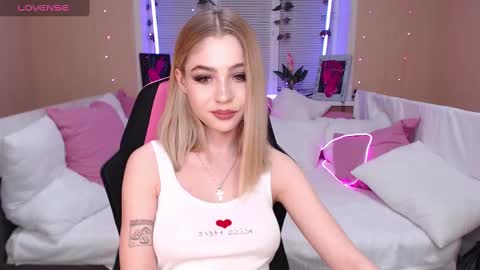 Snapshot of tessawillson chatting on 01.21.25 Tessa online show from 01.21.25