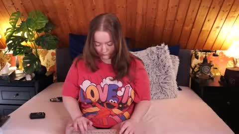 Snapshot of tessawinter chatting on 11.22.25 Tessa online show from 11.22.25