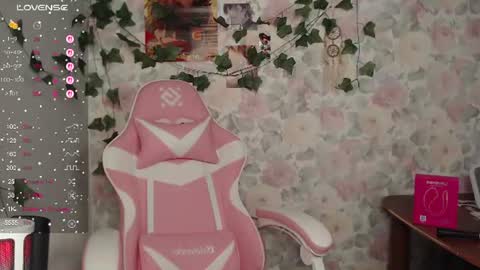 Snapshot of tessie_sun chatting on 06.24.26 Tessy online show from 06.24.26