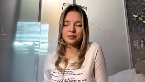 Snapshot of tessiebe chatting on 02.19.26 tessiebe online show from 02.19.26