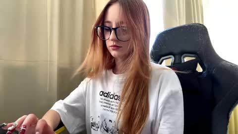 Snapshot of tessiekrenek chatting on 05.31.26 Asya online show from 05.31.26