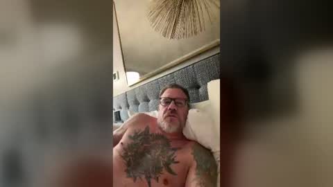 Snapshot of teturner chatting on 08.09.26 UrZaddy online show from 08.09.26