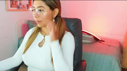 texas_curvykitten online show from 04.27.26