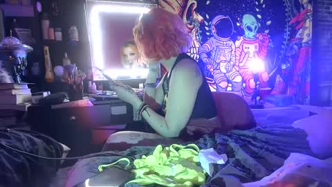 Snapshot of texaspregogrllll chatting on 09.10.25 TEXASGIRLLLL online show from 09.10.25