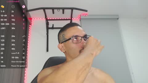 Snapshot of th_russ chatting on 12.22.24 INSTAGRAM Th1rss online show from 12.22.24