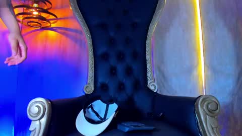 thaddeus king online show from 10.11.25