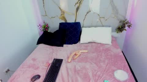 Snapshot of thali_a chatting on 05.21.26 online show from 05.21.26