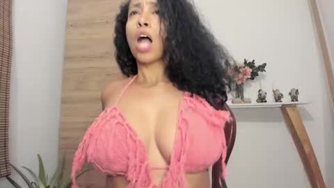 Snapshot of thali_gomex chatting on 12.31.24 Thalia Gomex online show from 12.31.24