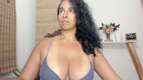 Snapshot of thali_gomex chatting on 01.15.25 Thalia Gomex online show from 01.15.25
