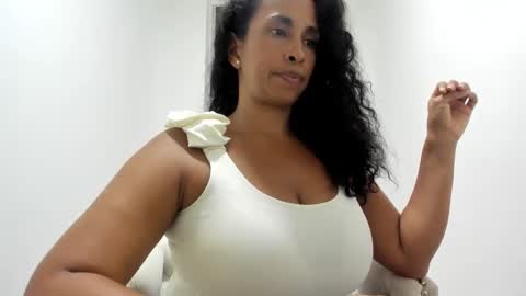 Snapshot of thali_gomex chatting on 01.29.25 Thalia Gomex online show from 01.29.25