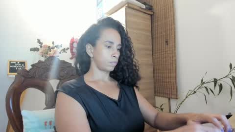 Snapshot of thali_gomex chatting on 02.22.25 Thalia Gomex online show from 02.22.25