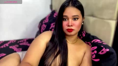 Ms. Thalia online show from 12.04.25