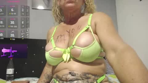 Snapshot of thalia_tits chatting on 09.11.25 Thalia Tits online show from 09.11.25