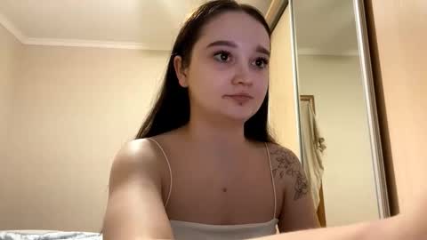 Snapshot of thaliakuchem chatting on 02.10.26 Yumi online show from 02.10.26