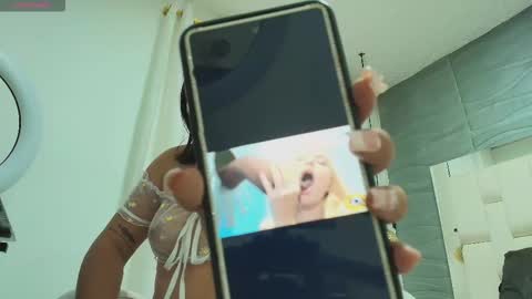 Snapshot of thalialopez chatting on 02.12.26 Thalia online show from 02.12.26