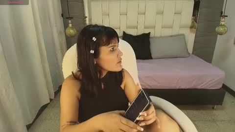 Snapshot of thalialopez chatting on 02.14.26 Thalia online show from 02.14.26