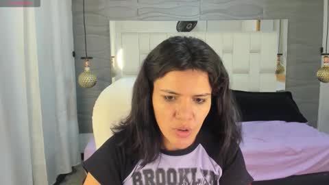 Snapshot of thalialopez chatting on 02.17.26 Thalia online show from 02.17.26