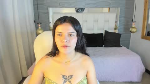 Snapshot of thalialopez chatting on 02.26.26 Thalia online show from 02.26.26