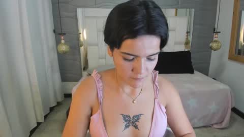 Snapshot of thalialopez chatting on 03.08.26 Thalia online show from 03.08.26