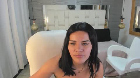 Snapshot of thalialopez chatting on 03.09.26 Thalia online show from 03.09.26