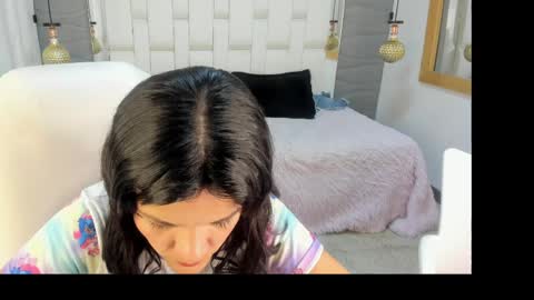 Snapshot of thalialopez chatting on 03.27.26 Thalia online show from 03.27.26