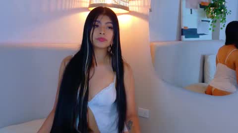 thalianarosse online show from 03.20.26