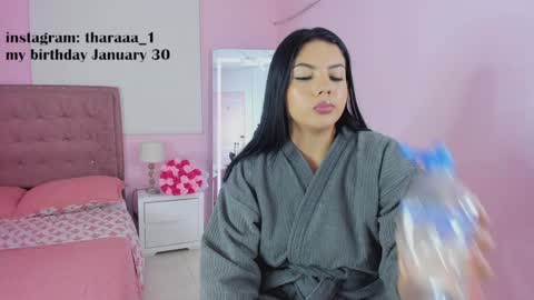 Independent model online show from 01.17.25