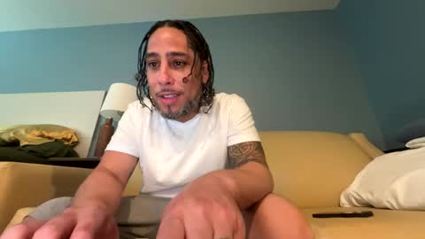 Snapshot of thatbasianguy chatting on 10.01.25 LoveHateLust online show from 10.01.25