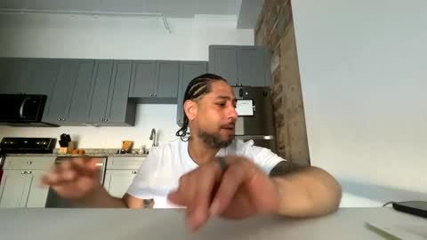 Snapshot of thatbasianguy chatting on 10.14.25 LoveHateLust online show from 10.14.25