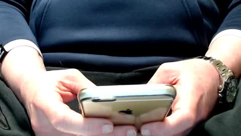 Snapshot of the1pocketrocket chatting on 01.01.25 the1pocketrocket online show from 01.01.25