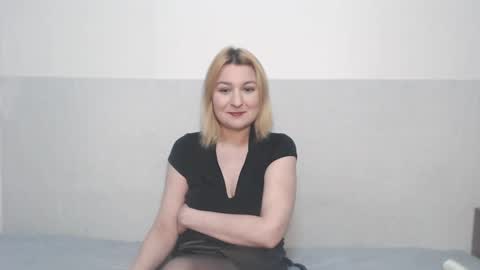 Snapshot of the_basic_instinctt chatting on 01.26.25 Eva online show from 01.26.25