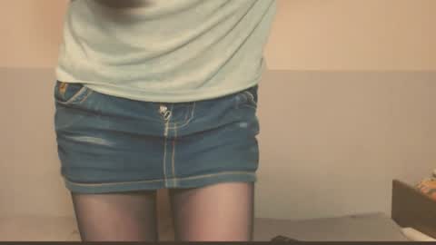 Snapshot of the_basic_instinctt chatting on 09.19.25 Eva online show from 09.19.25