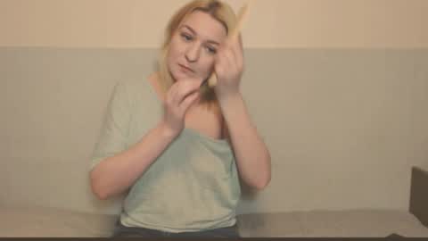 Snapshot of the_basic_instinctt chatting on 10.28.25 Eva online show from 10.28.25