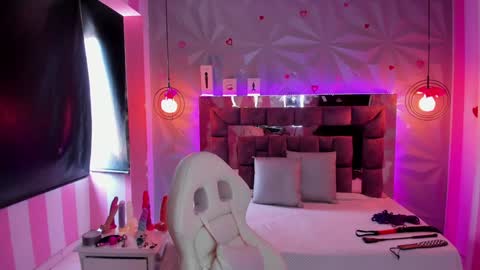 Snapshot of the_cat_girl_ chatting on 02.06.25 i am Cat online show from 02.06.25