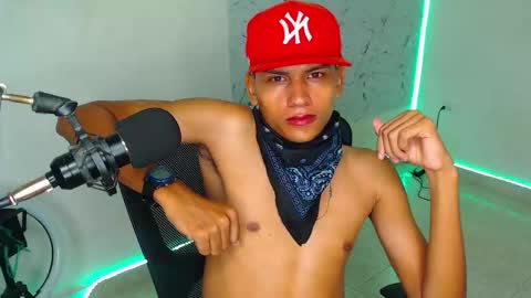 Snapshot of the_crack71 chatting on 10.01.25 Sean OPry   online show from 10.01.25