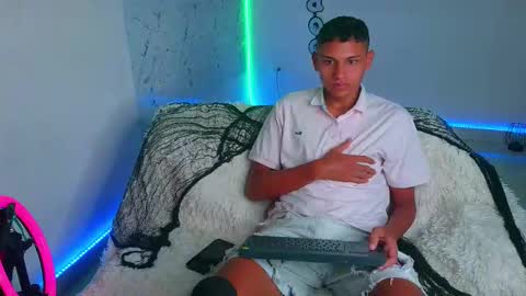 Snapshot of the_crack71 chatting on 10.11.25 Sean OPry   online show from 10.11.25