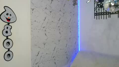 Snapshot of the_crack71 chatting on 10.20.25 Sean OPry   online show from 10.20.25