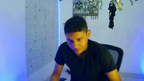 Snapshot of the_crack71 chatting on 10.26.25 Sean OPry   online show from 10.26.25