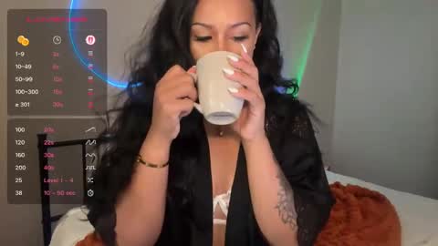 Snapshot of the_dahli_mama chatting on 09.28.25 the_dahli_mama online show from 09.28.25