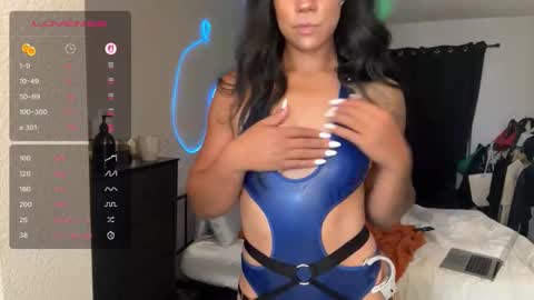 Snapshot of the_dahli_mama chatting on 10.11.25 the_dahli_mama online show from 10.11.25