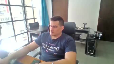 Snapshot of the_dark_knive_ chatting on 10.05.25 the_dark_knive_ online show from 10.05.25