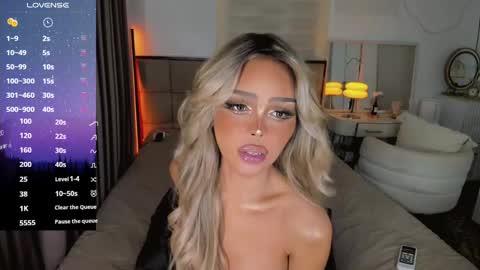 Snapshot of the_enchantressxx chatting on 12.22.24 nabi butterfly online show from 12.22.24