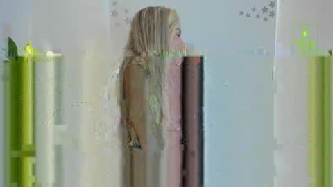 Snapshot of the_little_mia chatting on 05.12.26 MIA JP online show from 05.12.26