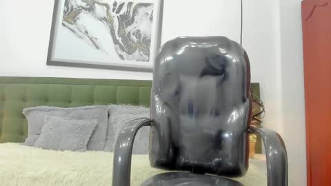 Snapshot of the_mark_king chatting on 04.29.26 T H E M A R K K I N G online show from 04.29.26