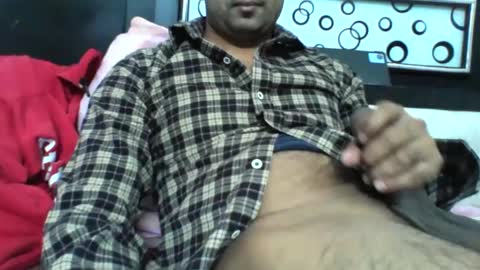 Snapshot of the_sexy_boy_neev11 chatting on 12.01.24 Delhi guy online show from 12.01.24