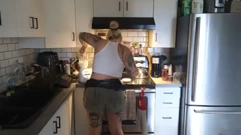 Snapshot of theauroramae chatting on 06.15.26 theauroramae - online show from 06.15.26