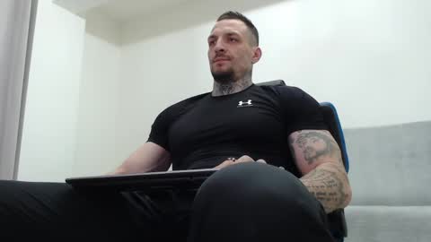 Snapshot of thebestmuscles chatting on 05.03.26 John online show from 05.03.26