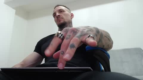 Snapshot of thebestmuscles chatting on 05.08.26 John online show from 05.08.26