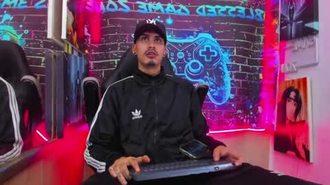 Snapshot of thebigdanni chatting on 04.07.26 DEAN AND MARY online show from 04.07.26