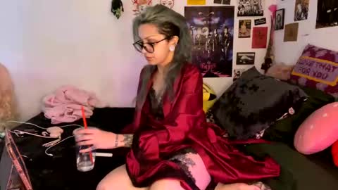 KIng Venus online show from 12.15.24